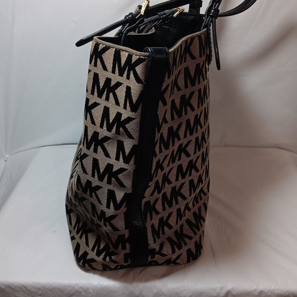 MICHAEL KORS Jet Set Signature Grab Bag Tote Tan/Black Jacquard and Leather - Picture 6 of 12